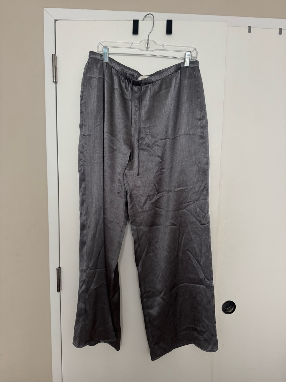 Abercrombie & Fitch Women’s Satin Drawstring Pants in Charcoal